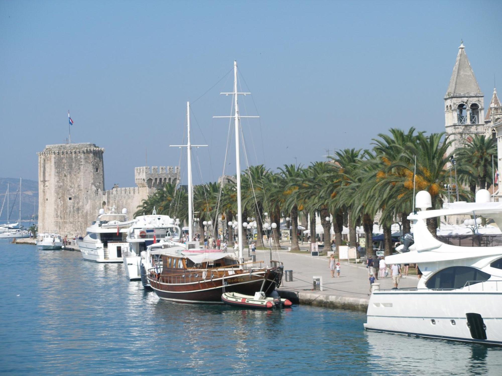 Apartments Madirazza Trogir Bagian luar foto