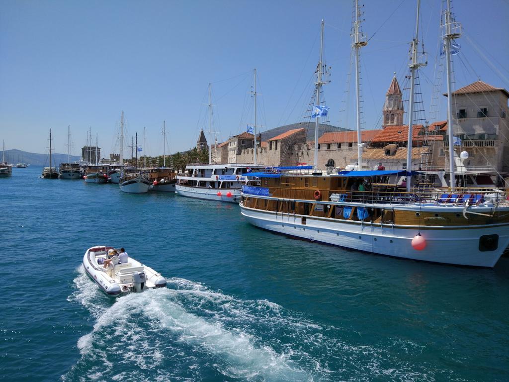 Apartments Madirazza Trogir Bagian luar foto
